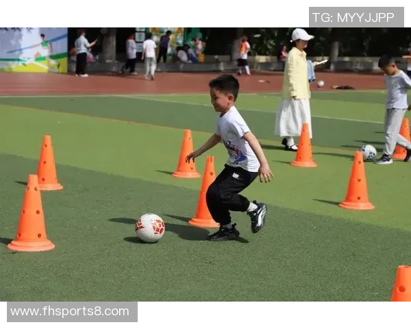 掌握足球绕桩技巧提升球技的五个实用训练方法与注意事项 掌握足球绕桩技巧提升球技的五个实用训练方法与注意事项